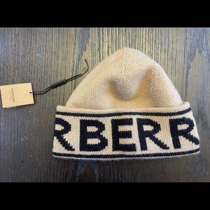 Burberry
Logo Cashmere Beanie Boyfriend sharing